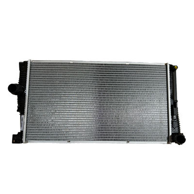 Goede prijs. 17117626560 OE NO. Autoonderdelen Aluminium radiator Plastic watervat voor BMW F18 F10 F11 online
